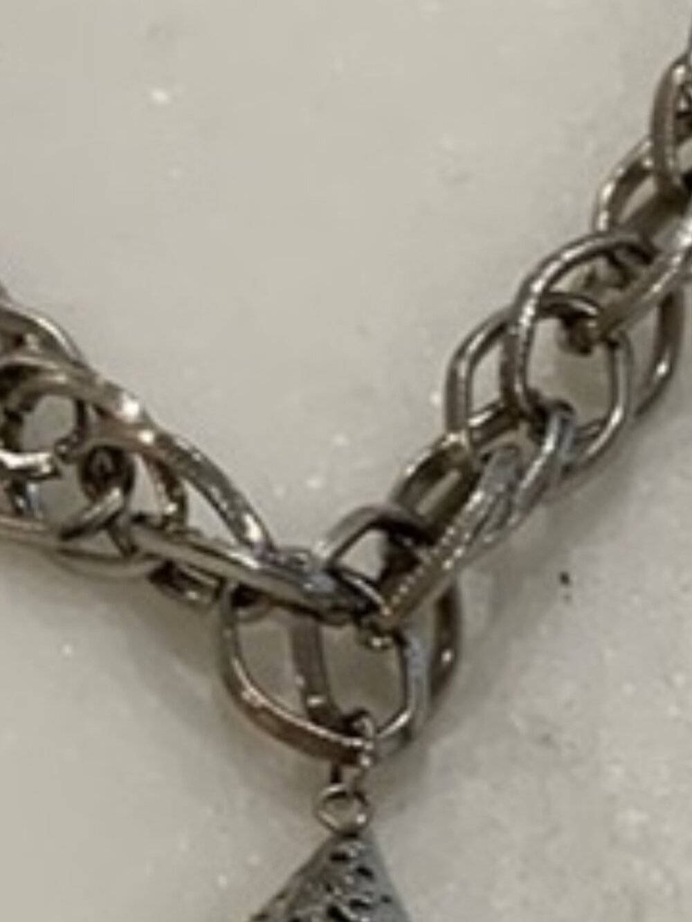 Long silver tone necklace!!Very‎ nice,chunky like new